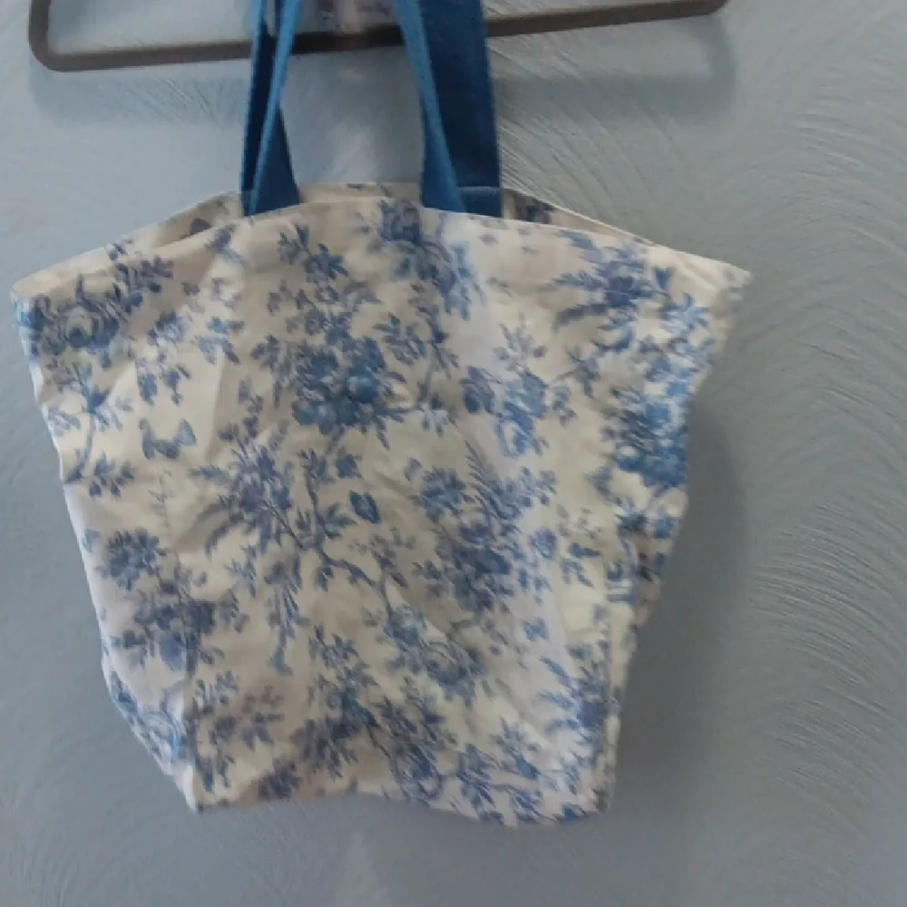 Laura Ashley Blue Floral Tote Bag - Picture 4 of 7